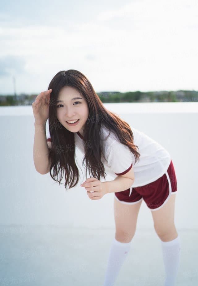 衣袖红镶边