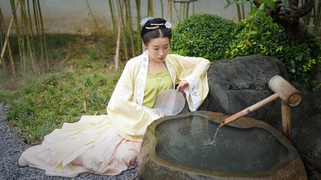 [金粉]枪杆子里出老公